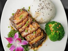 商用方便外卖料理包 梅菜扣肉 中式速食快餐冷冻半成品菜盖浇饭速冻菜肴包