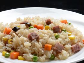 餐厅酒店速食半成品菜加热即食 田园培根炒饭 外卖料理包厂家