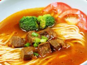 福建常温料理包商用速食 番茄牛肉汤面400g 宁德早餐面馆加热即食面盖浇头批发